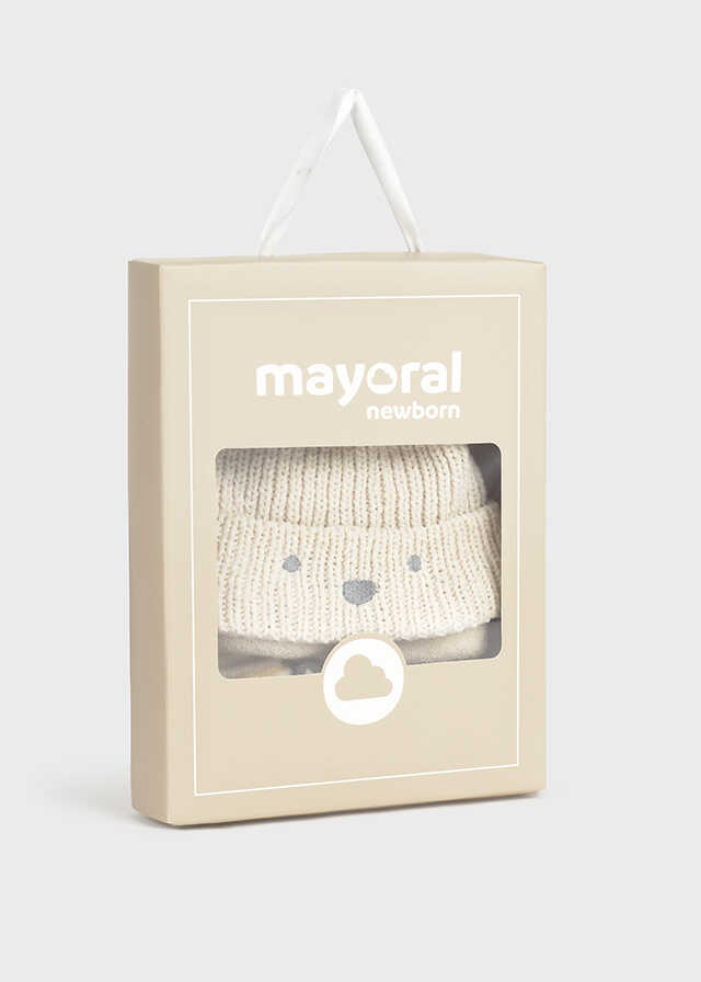 Set de gorro y calcetines