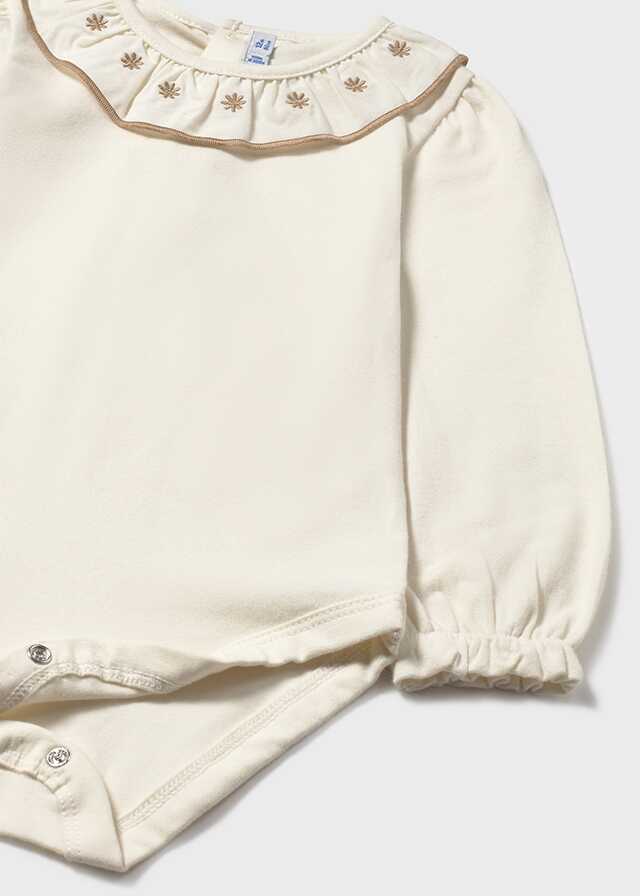 Body cuello bordado