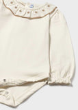 Body cuello bordado
