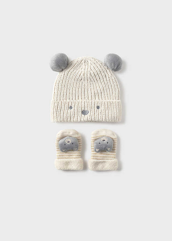 Set de gorro y calcetines
